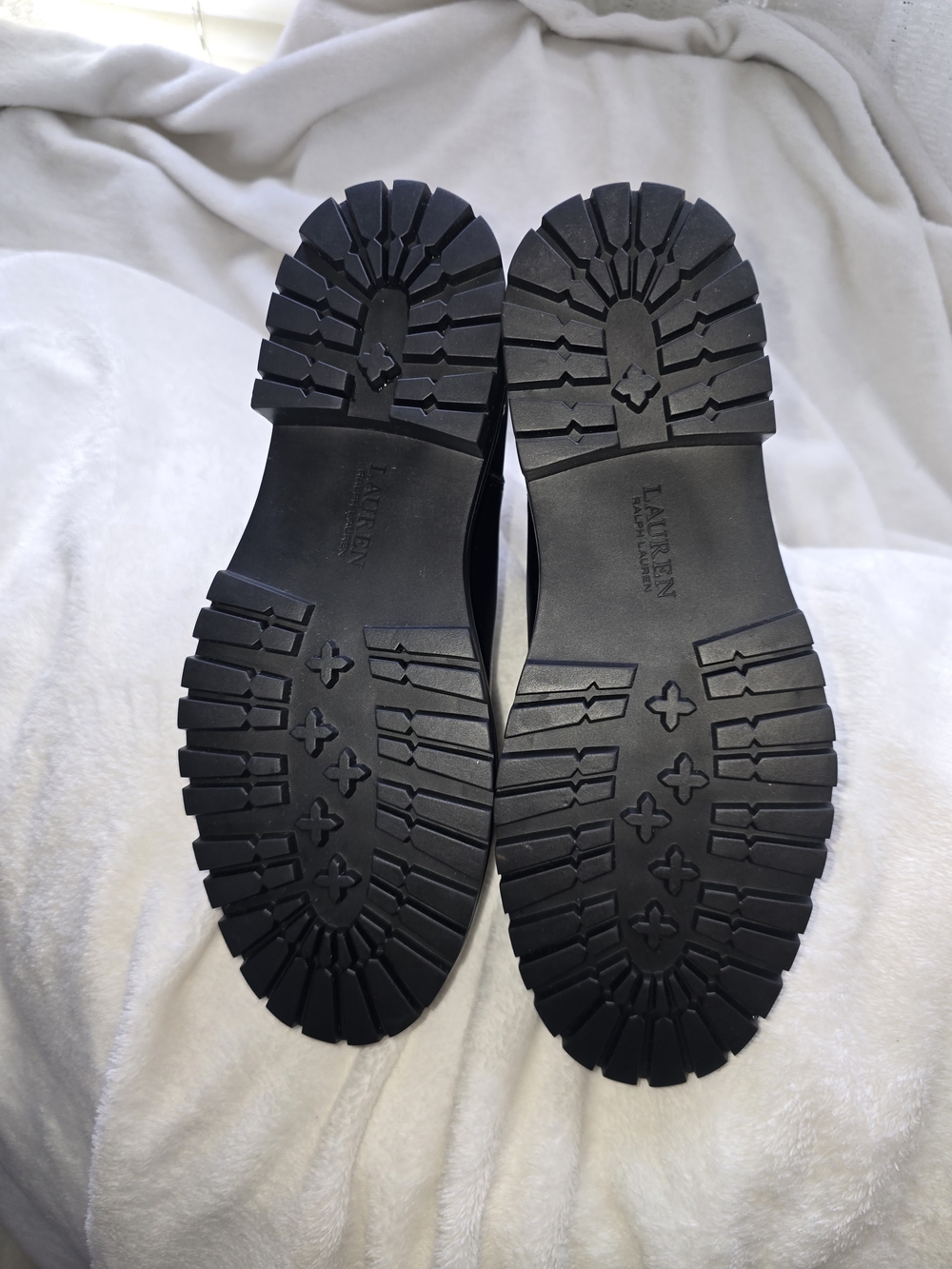 Ralph Lauren Black Chelsea Boots - Sleek Leather Slip-On - Picture 5 of 8